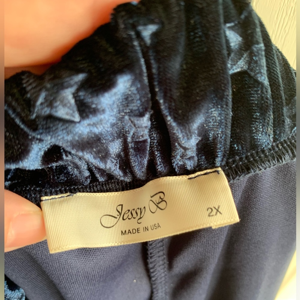 Blue Star ✨Embossed Pattern Velvet Skirt 2X With Pockets And Elastic Wai… - Picture 2 of 4